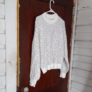Abercrombie & Fitch Cream Leopard Print Sweater sz Medium